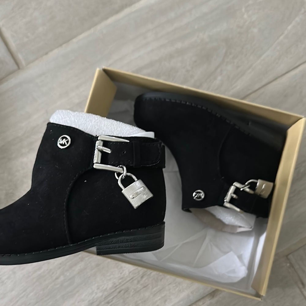 Michael Kors Baby (Walker) Black Ankle Boots 6